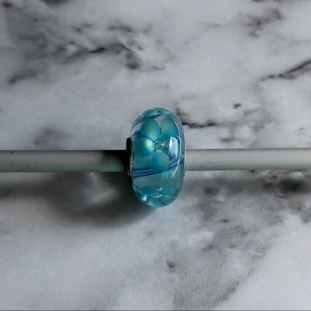 Trollbeads blue flower glass bead